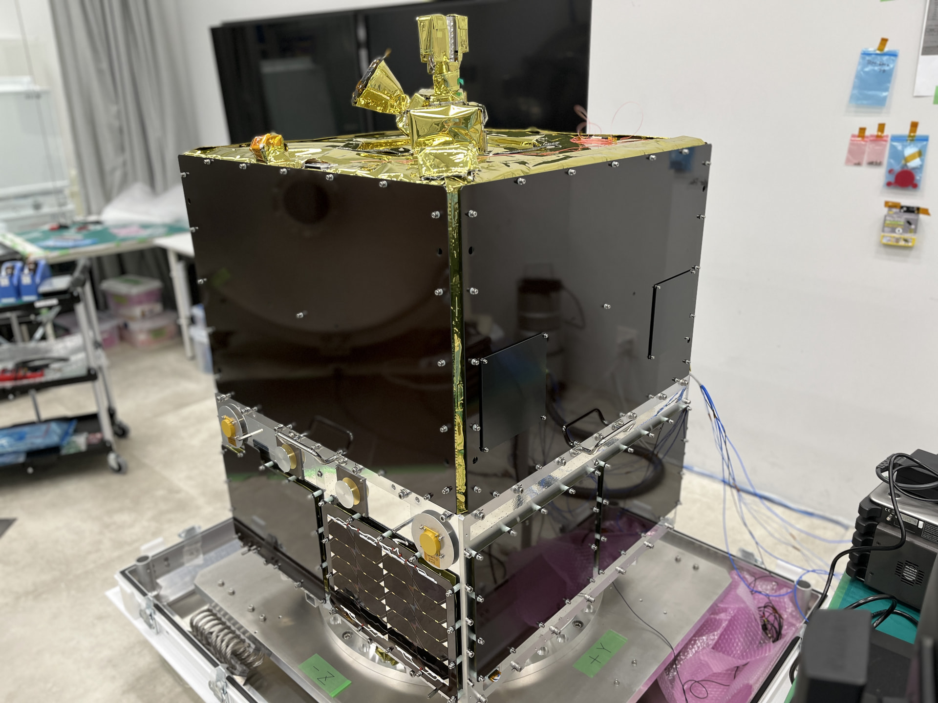 Engineering model of the Human-made Shooting Star Satellite 3（ALE-3）
